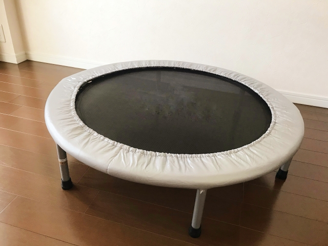 図書館でぴょーん